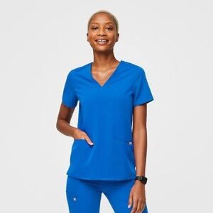 Figs Casma 3 Pocket Scrub Top